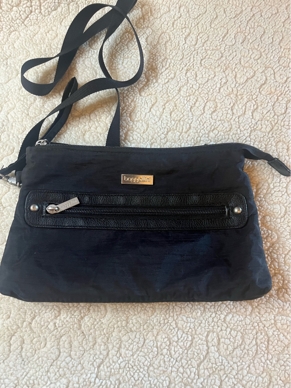 Baggallini Black Crossbody Organizer Bag RFID Travel Purse - Picture 3 of 6